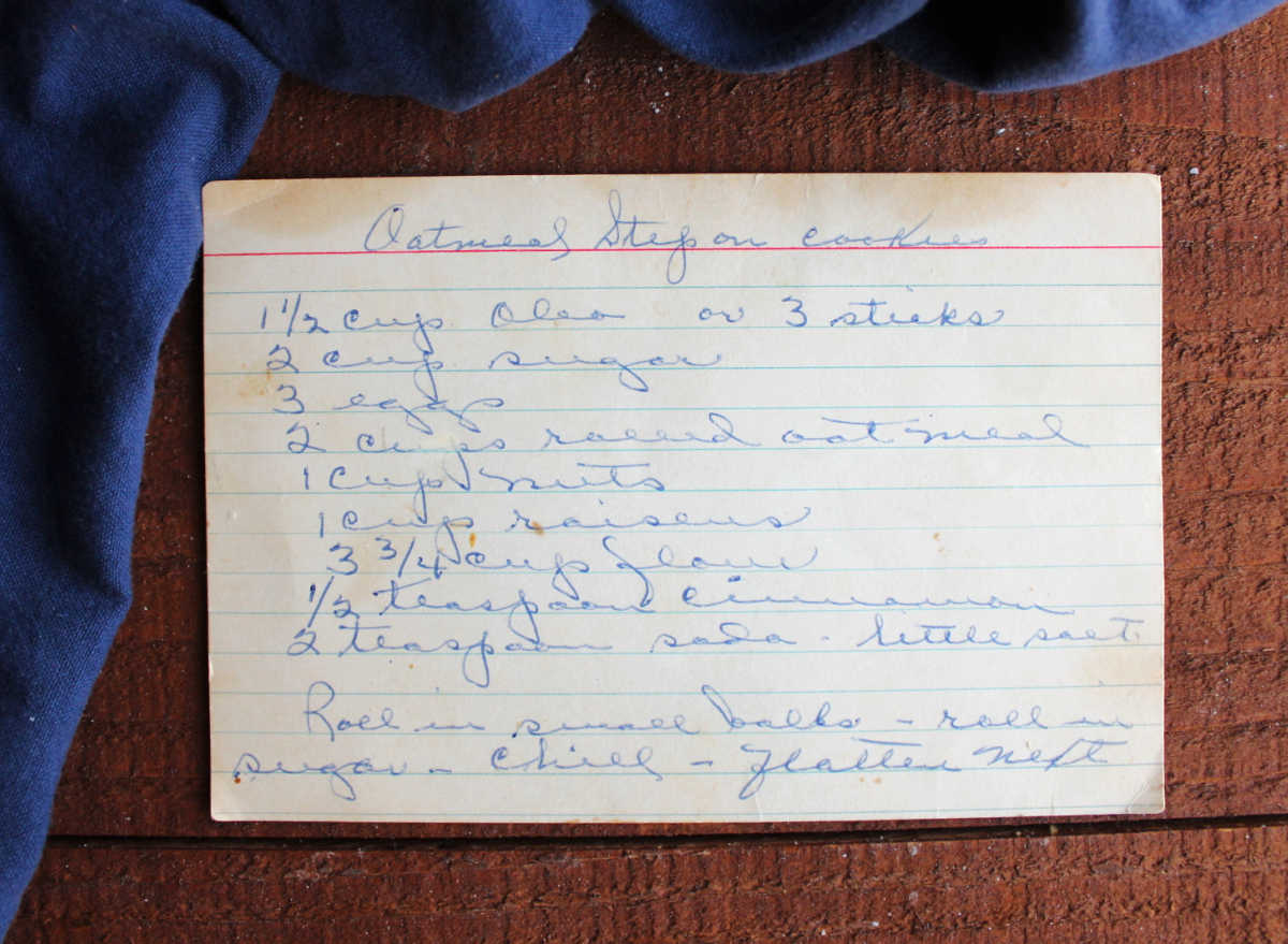 Great grandma's handwritten recipe card for step on cookies.