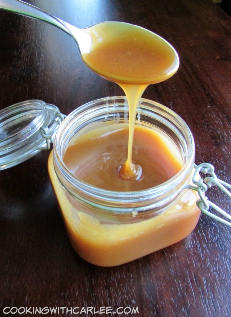 spoonful of apple cider caramel sauce with thick caramel drizzle back into jar