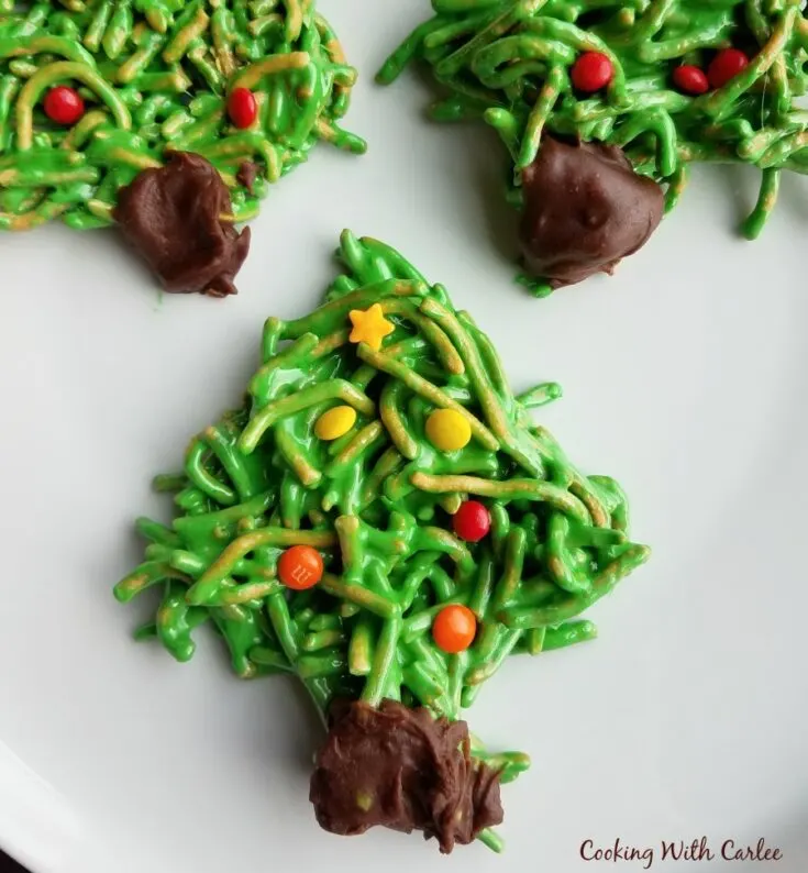 close up of no bake green Christmas tree cookie.
