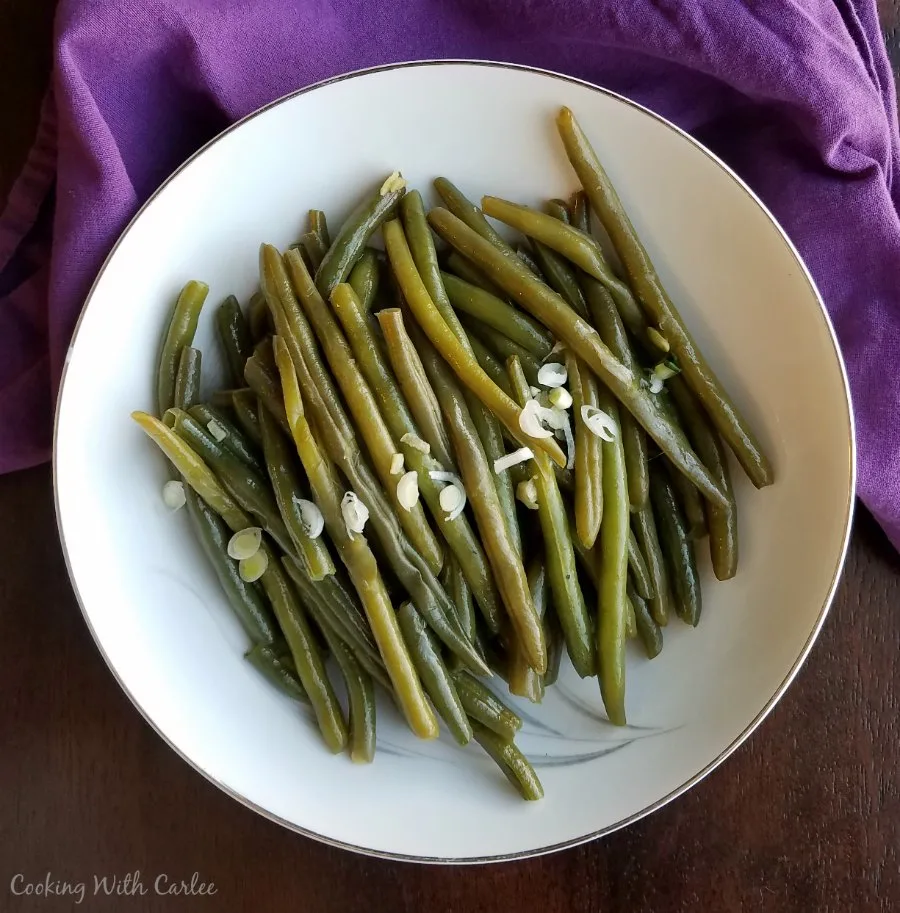 bowl of green beans ready to serve.