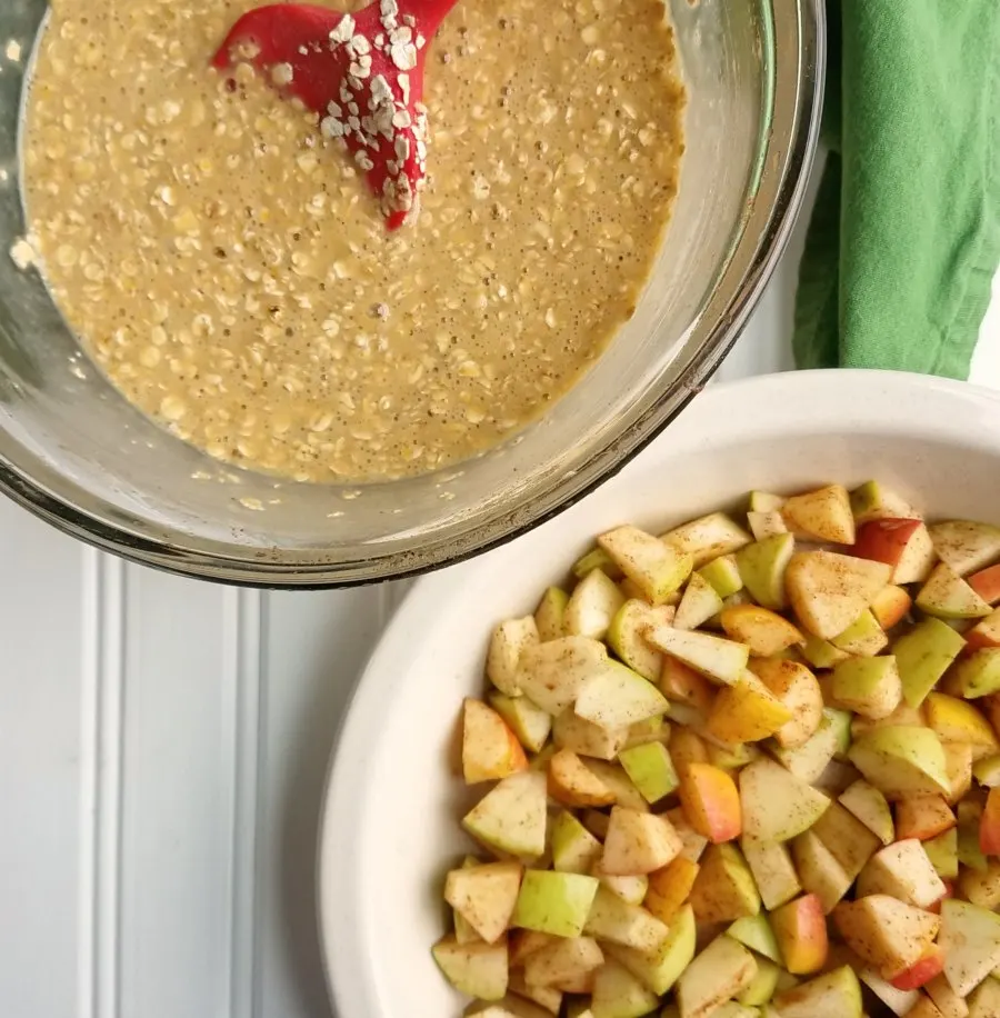 bowl of oatmeal mixture next to pie plate with apple chunks in it.