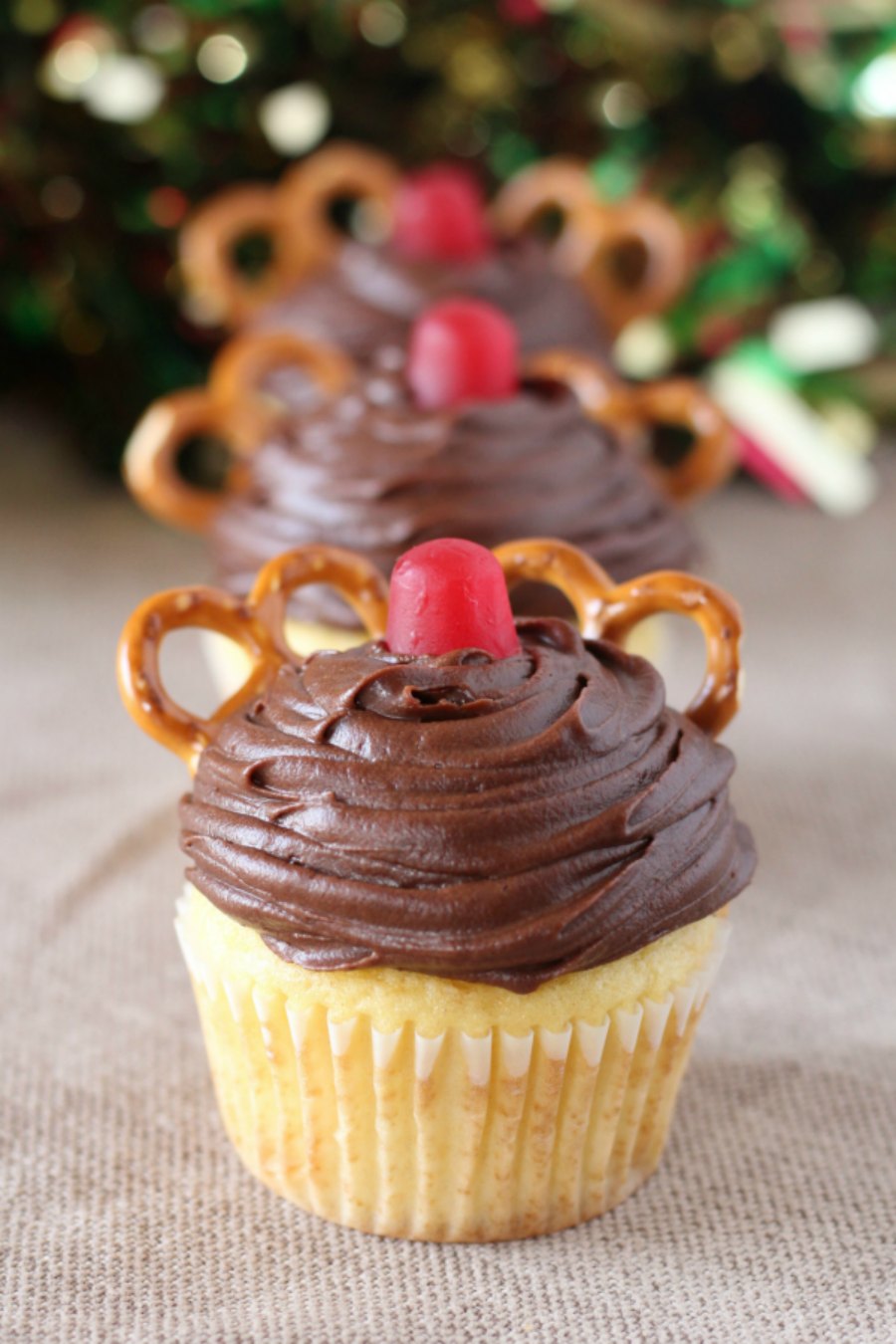 Super cute and easy to make, these Rudolph cupcakes are sure to make your day more festive! They are easy enough for the kids to hep make them and perfect for Christmas classroom parties as well.
