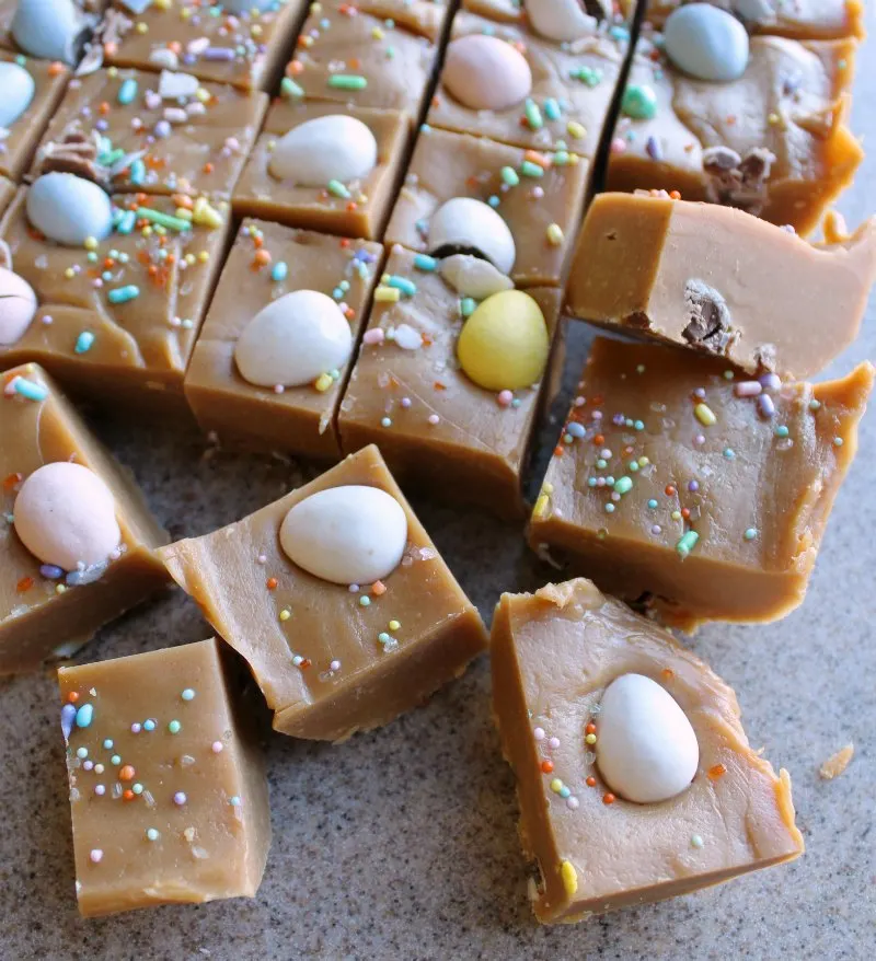 squares2Bof2Bjust2Bcut2Bpeanut2Bbutter2Bfudge2Bwith2Bmini2Bchocolate2Beggs2Band2BEaster2Bsprinkles