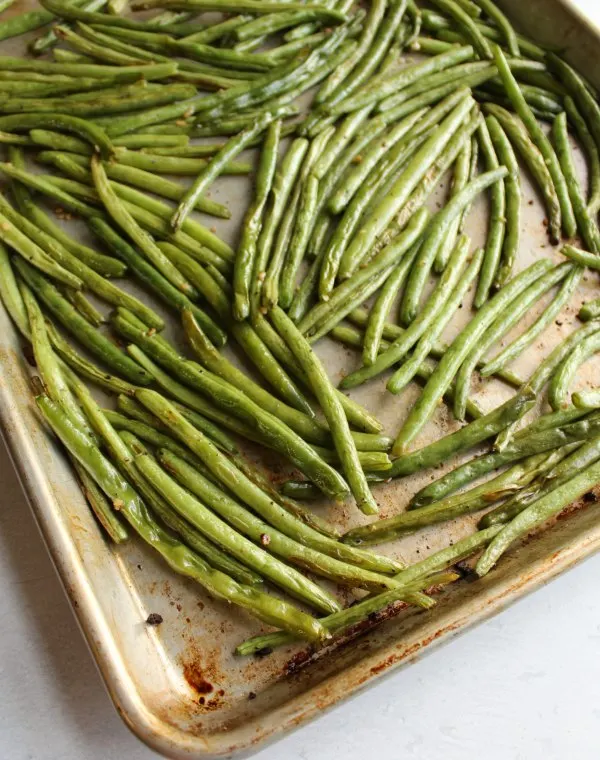 roasted green beans on sheet pan fresh from the oven