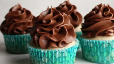 cupcakes2Bwith2Bchocolate2Bsweetened2Bcondensed2Bmilk2Bbuttercream