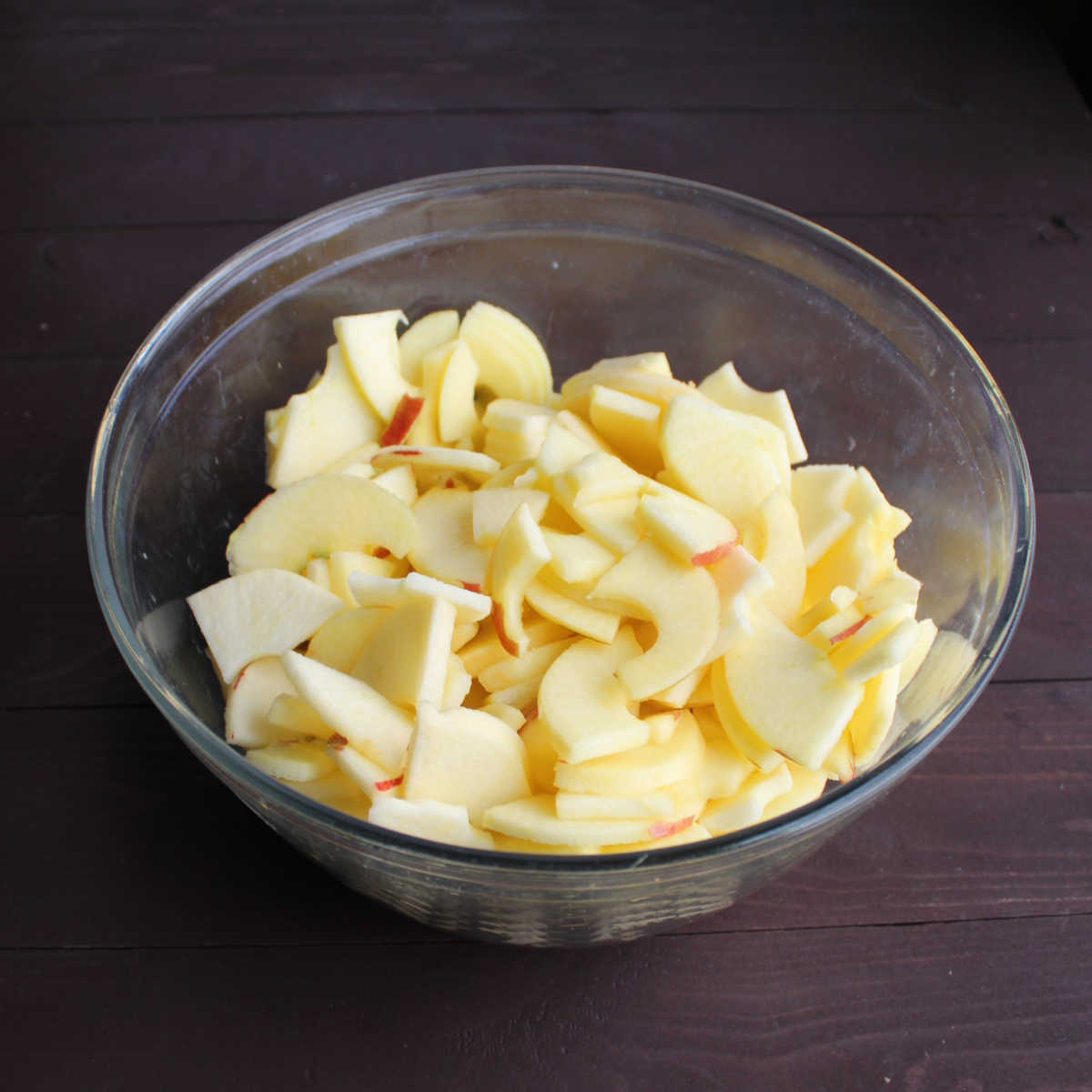 bowl of thinly cut apples