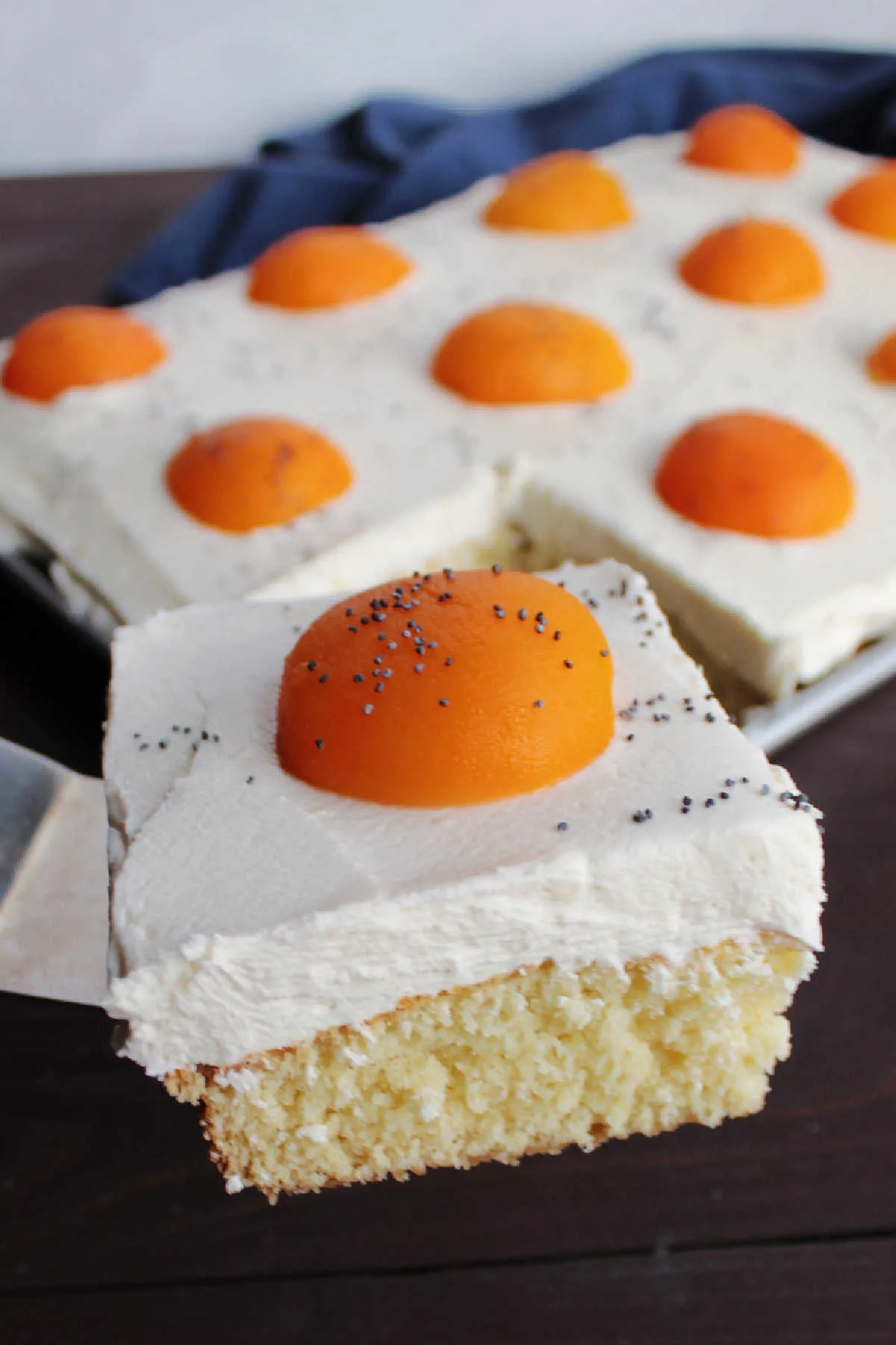 spatula lifting slice of sunny side up cake out of pan.