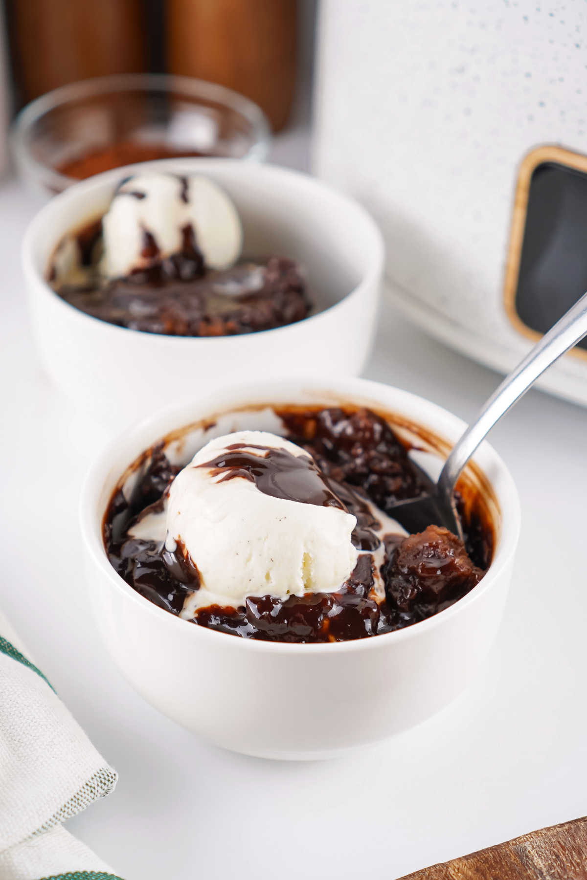 Crockpot Chocolate Cobbler 9 Bowls of crockpot chocolate cobbler served with ice cream, ready to eat.