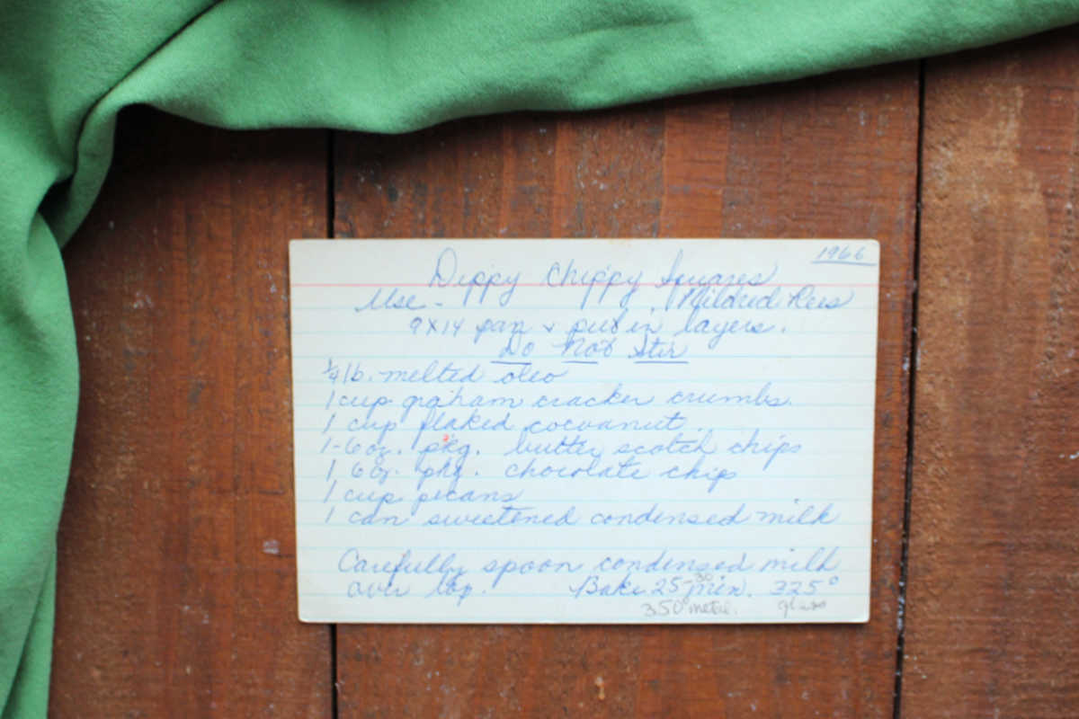Index card with handwritten recipe for Dippy Chippy Squares on it with a date of 1966 in the upper righthand corner. 