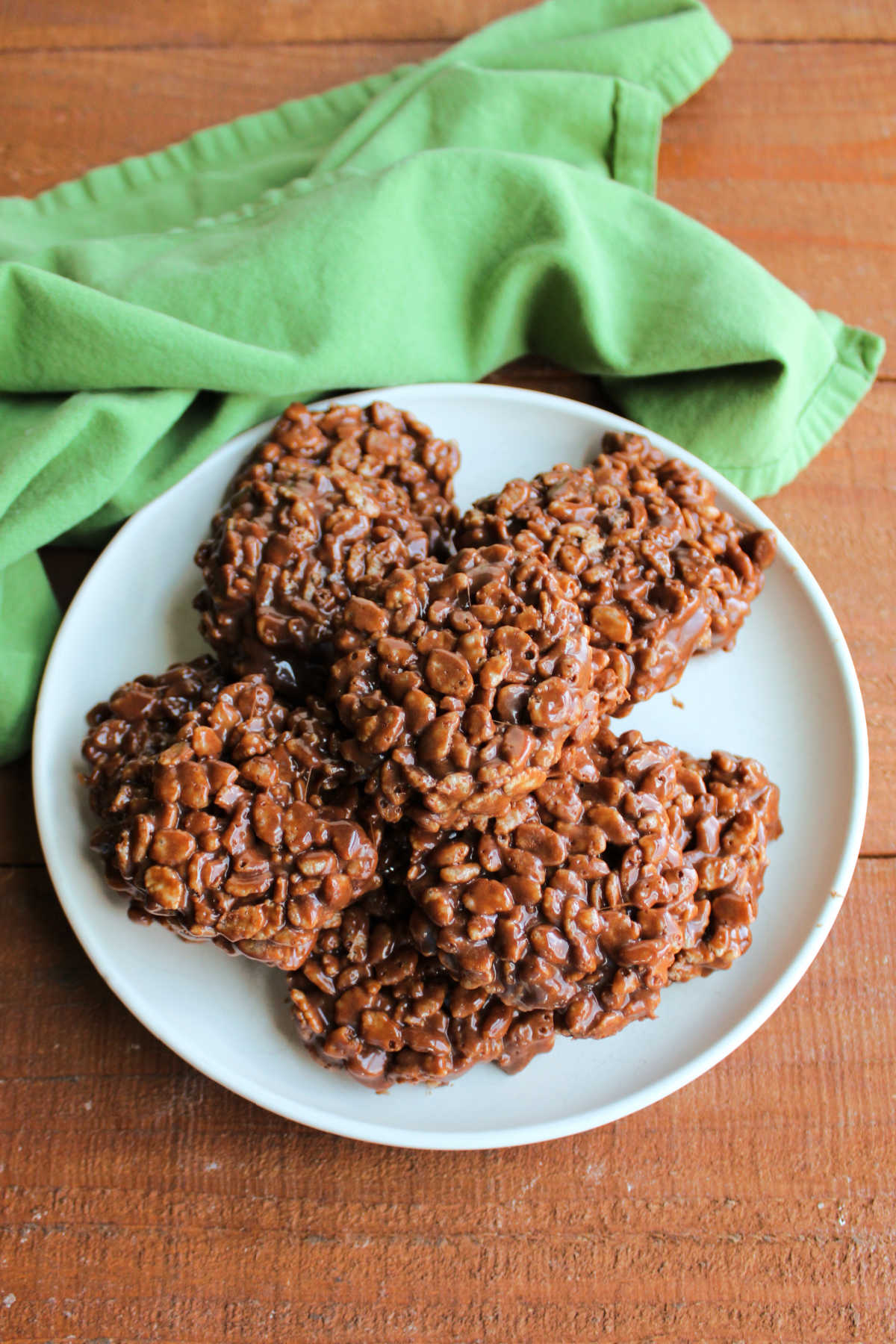 Homemade Star Crunch 10 Plate of copycat Little Debbie star crunch cookies, ready to be served.